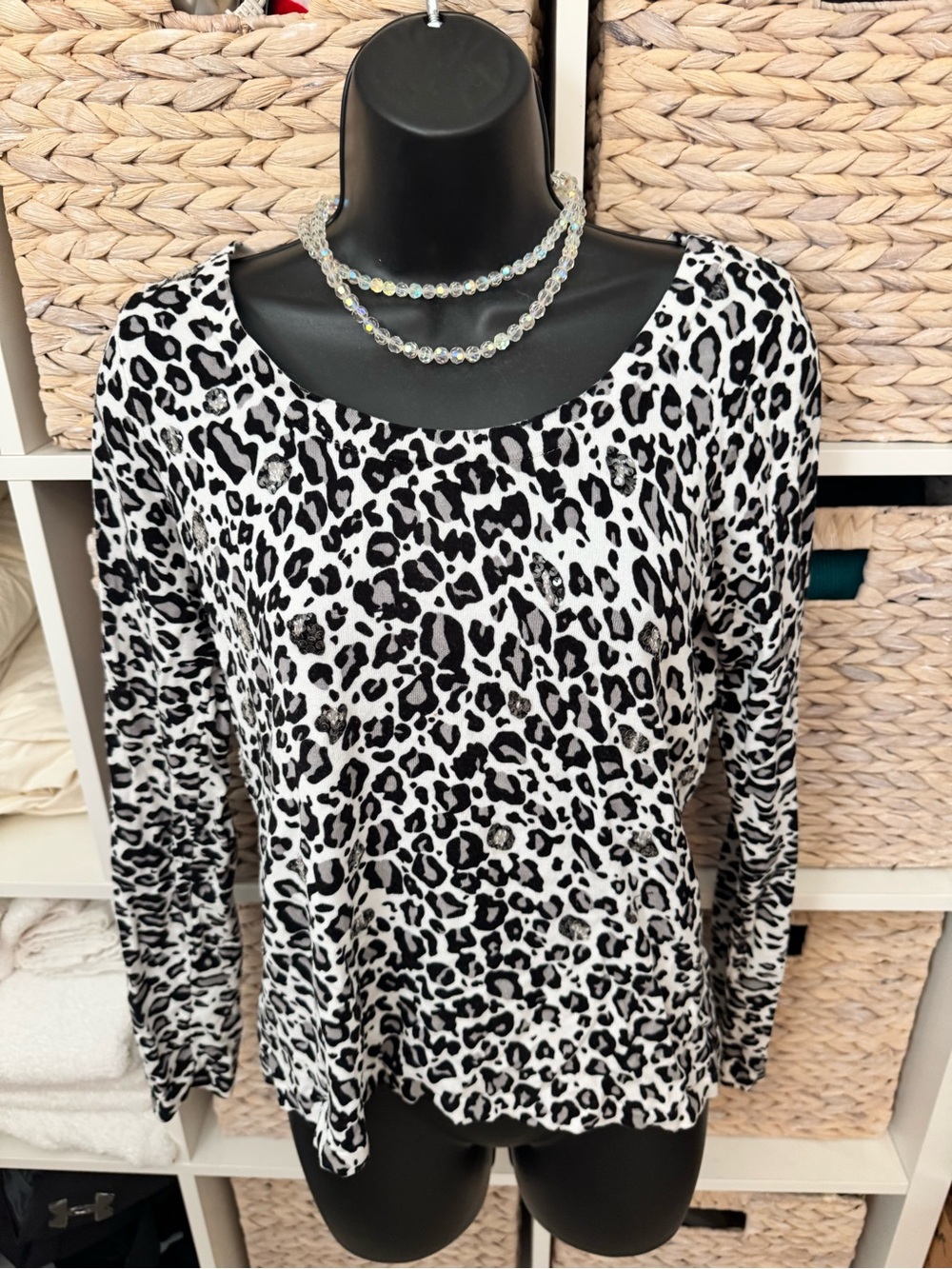 Black & White Leopard Long-Sleeve Scoop Neck Top